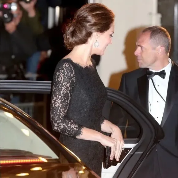 ☀️SALE☀️ Diane Von Furstenberg Zarita Grey Lace Back Zip Dress Size: 10 - Picture 8 of 9